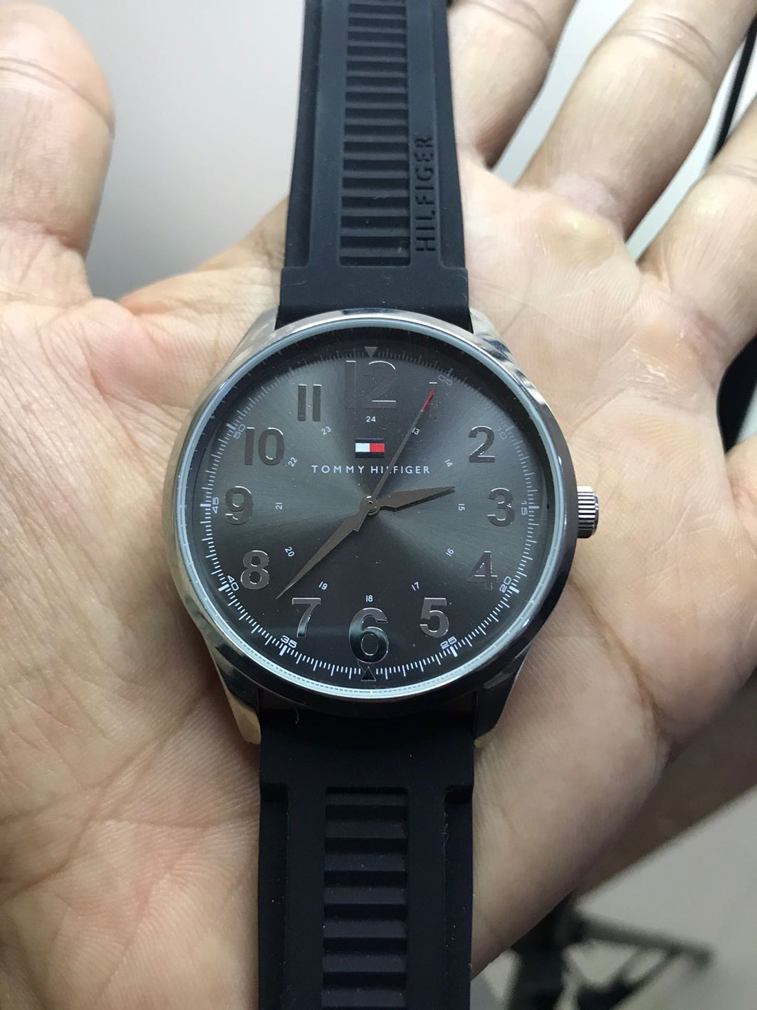 Tommy Hilfiger 2248 Preowned Watch